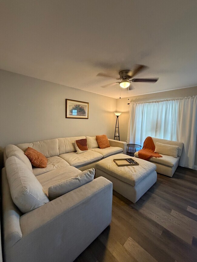 Foto del edificio - 1452 Ridge Lake Ct