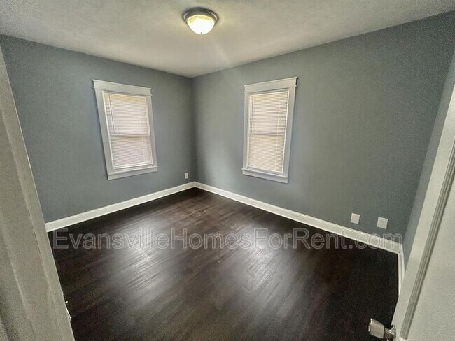 Foto del edificio - 933 Stanley Ave