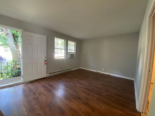 Foto del edificio - Lovely 2 Bed Duplex by Fisk - 5 Min From Downtown