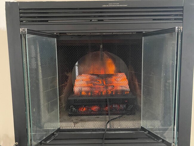 Foto del edificio - 23 W Shore Trl