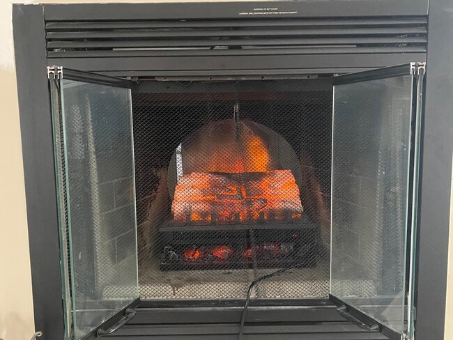 Building Photo - 23 W Shore Trl