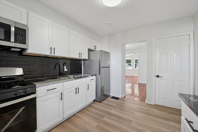 Foto del edificio - 5809 N Lambert-