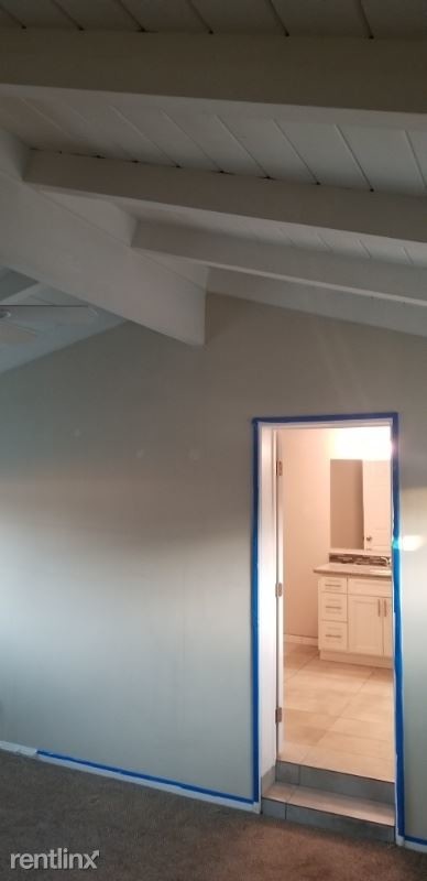Building Photo - Studio, 1 bath Apartment - 4136 Columbia Ave