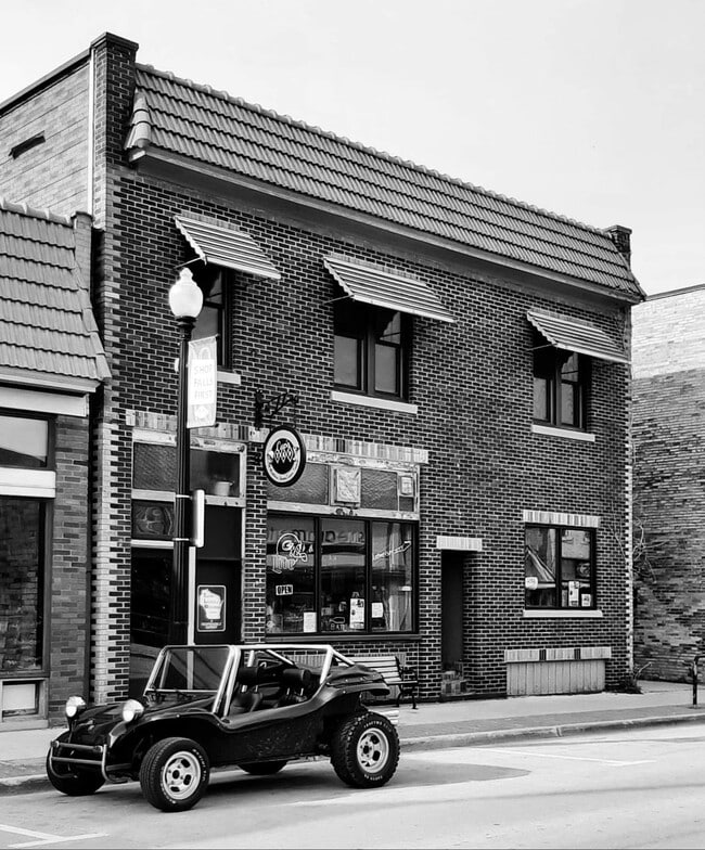 Building Front Exterior - 118 Pine St