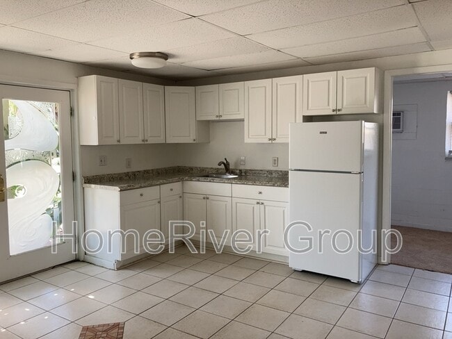 Building Photo - 3929 S Shade Ave