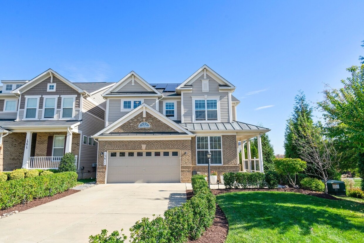 Primary Photo - Beautiful 5 BR/4.5 BA Single-Family Home i...