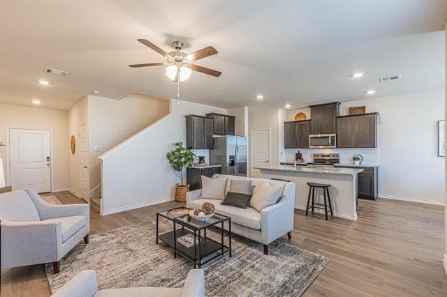 Foto del edificio - 736 Thorn Crk Dr