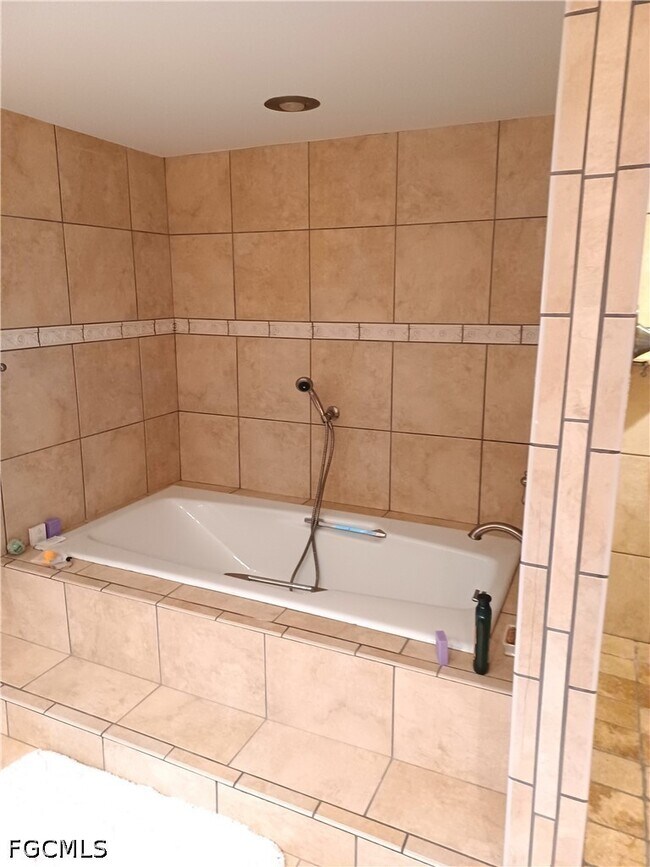Foto del edificio - 5260 S Landings Dr