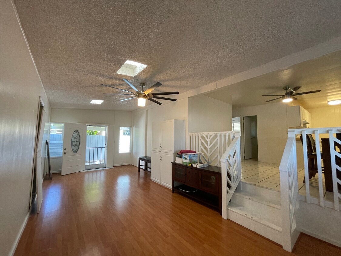 Primary Photo - 1279 Manulani St