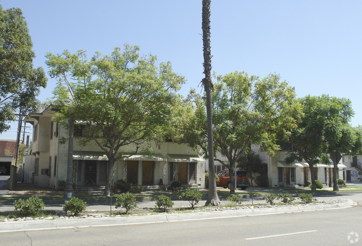 Building Photo - 130-138 S Mission Dr