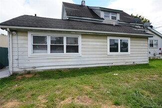 Building Photo - 488 Nassau Rd