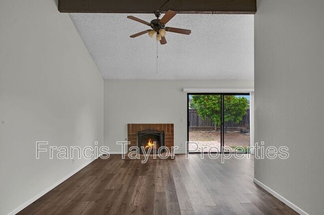 Building Photo - 929 Mulberry Dr