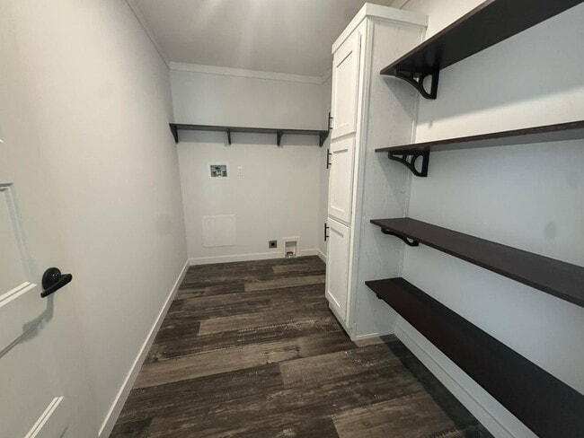 Foto del edificio - 161 Donatello Rd