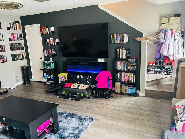 Foto del edificio - 5624 Giddyup Ln