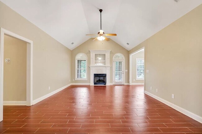 Foto del edificio - FOR LEASE- 3 BEDROOM SINGLE-FAMILY HOME!