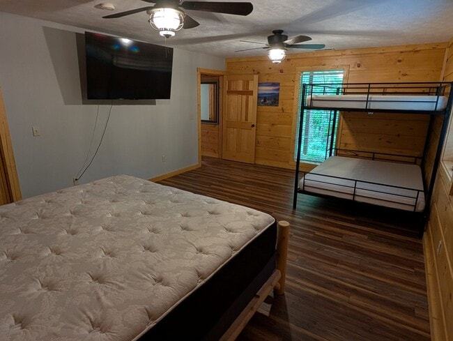 Foto del edificio - 2420 Sylvan Glen Way