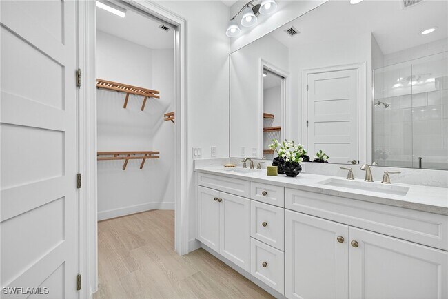 Building Photo - 8877 Yucatan Ct