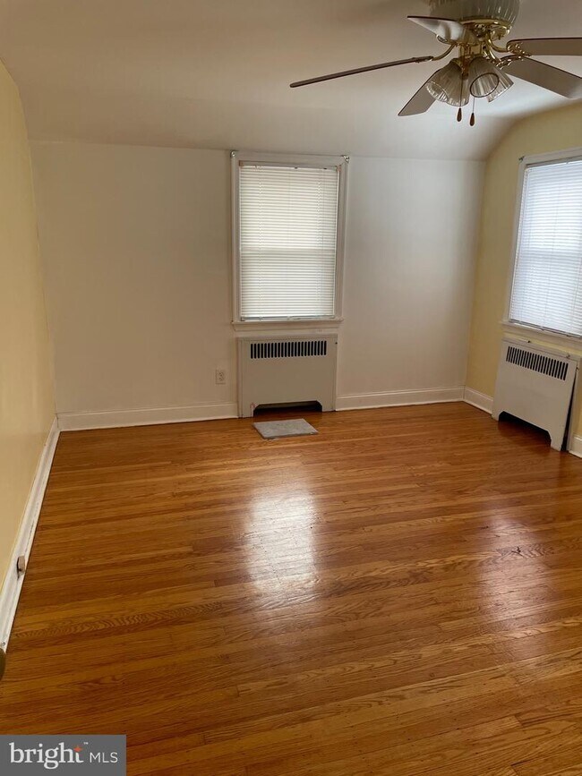 Building Photo - 8227 Pickering Ave