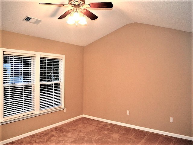 Building Photo - 14 Breckenridge Court