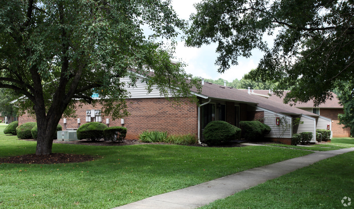 Building Photo - Northland Apartments