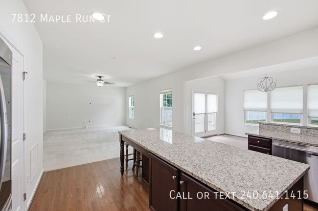 Foto del edificio - 7812 Maple Run Ct