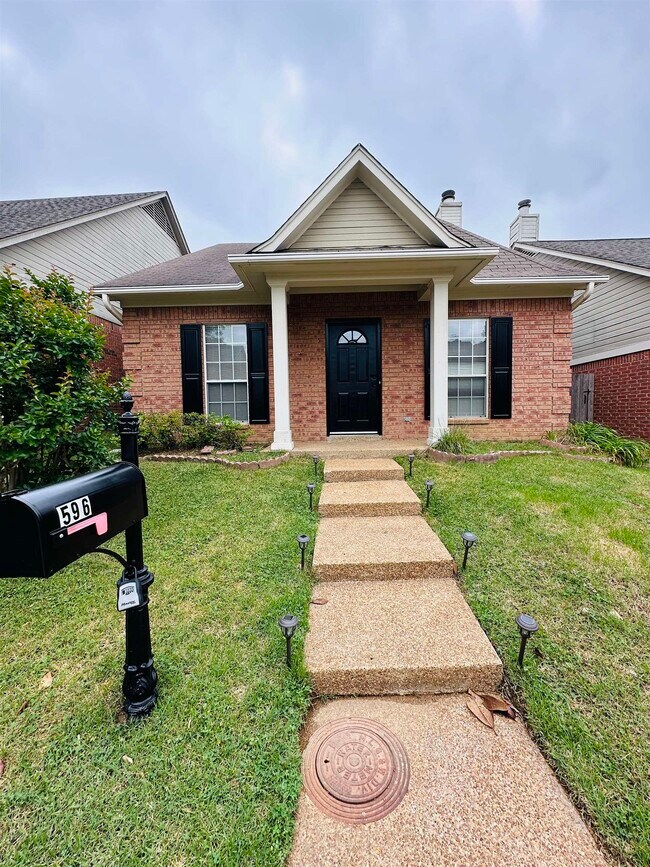 Building Photo - 596 W Ashley Glen Cir