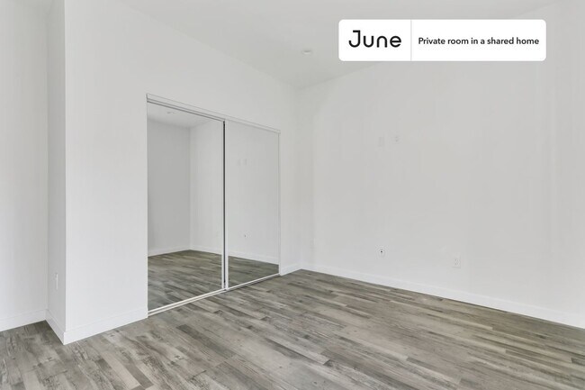 Foto del edificio - Room in Shared 5 bed/7 bath home