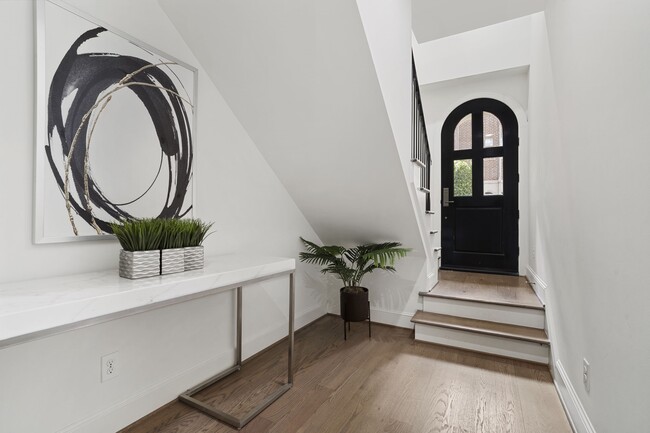 Building Photo - 2174 Briarglen Dr