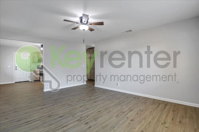 Foto del edificio - 8256 Manhart Dr