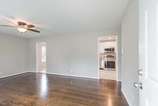 Foto del edificio - Spacious 4 Bedroom Home in West End Manor – Available April 10 – $2,600/mo