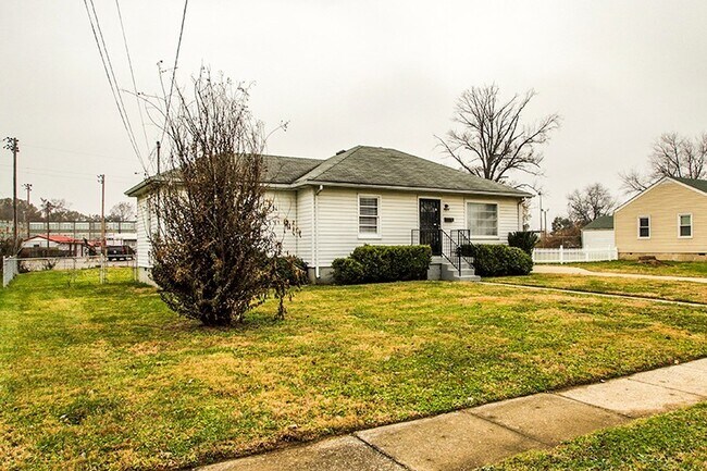 Foto del edificio - Completely Renovated 3 Bedroom 1 Bathroom Home