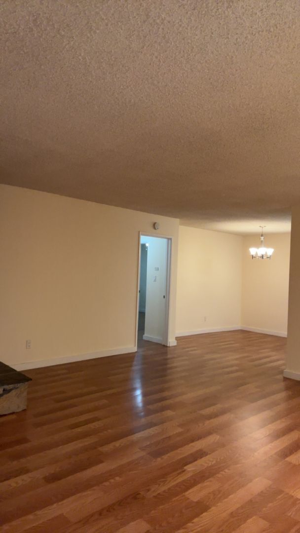 Foto del edificio - Newport Ave