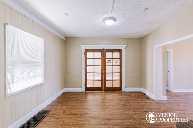Foto del edificio - 2153 Indiana Ave