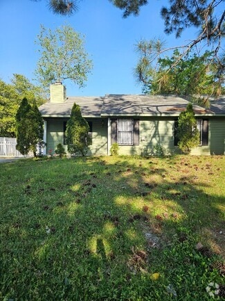 Building Photo - 638 Maplewood Dr