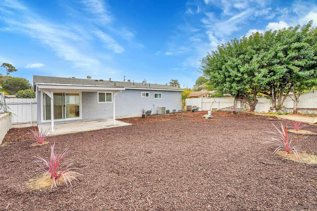 Building Photo - 4922 Tierra Baja Way