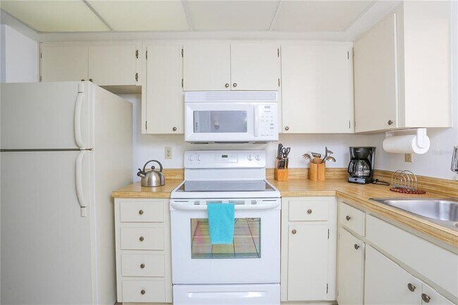 Foto del edificio - 7014 W Country Club Dr N