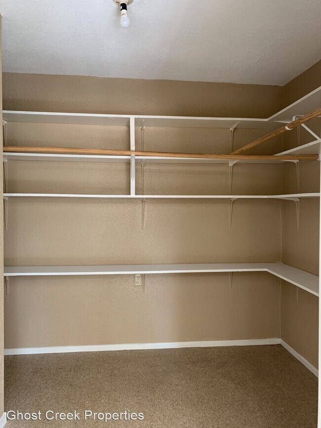 Building Photo - 2 br, 1 bath House - 165 Oak Ridge Trail