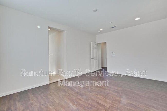 Building Photo - 894 Font Ter