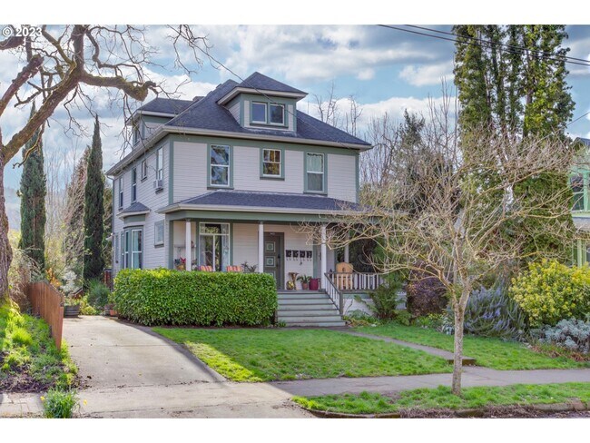 Covered Front Porch - 9426 N Edison St Apartments