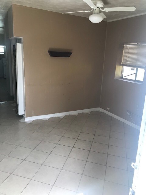 Building Photo - 613 E Murray Dr