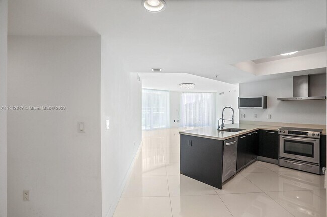 Building Photo - 250 Sunny Isles Blvd