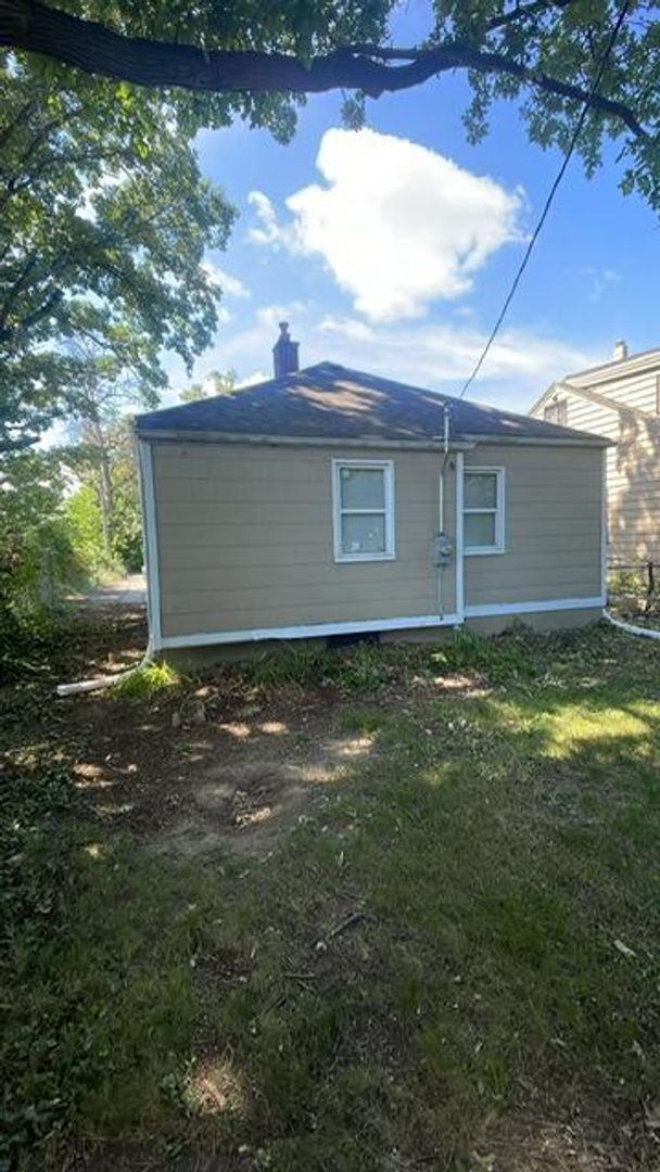 Building Photo - 2 Bedroom Home In Pontiac