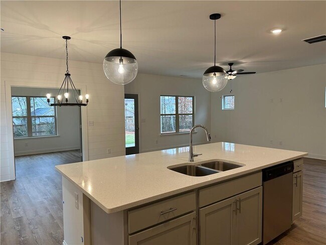 Building Photo - 2955 Vinca Dr