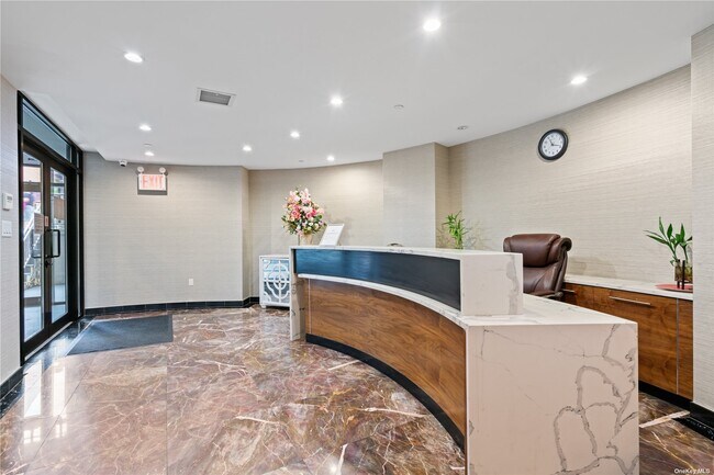 Foto del edificio - 136-46 41st Ave