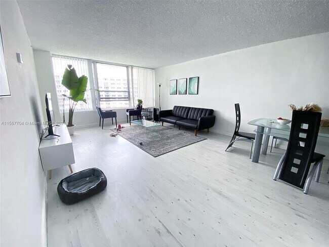 Foto del edificio - 1500 Bay Rd