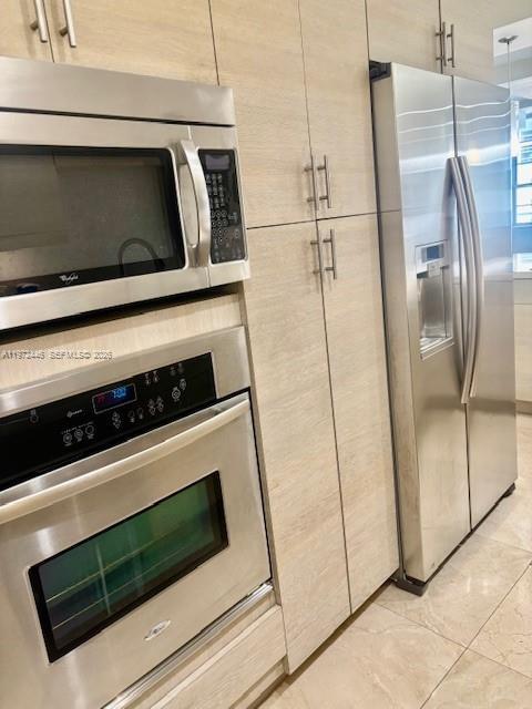 Foto del edificio - 100 Lincoln Rd