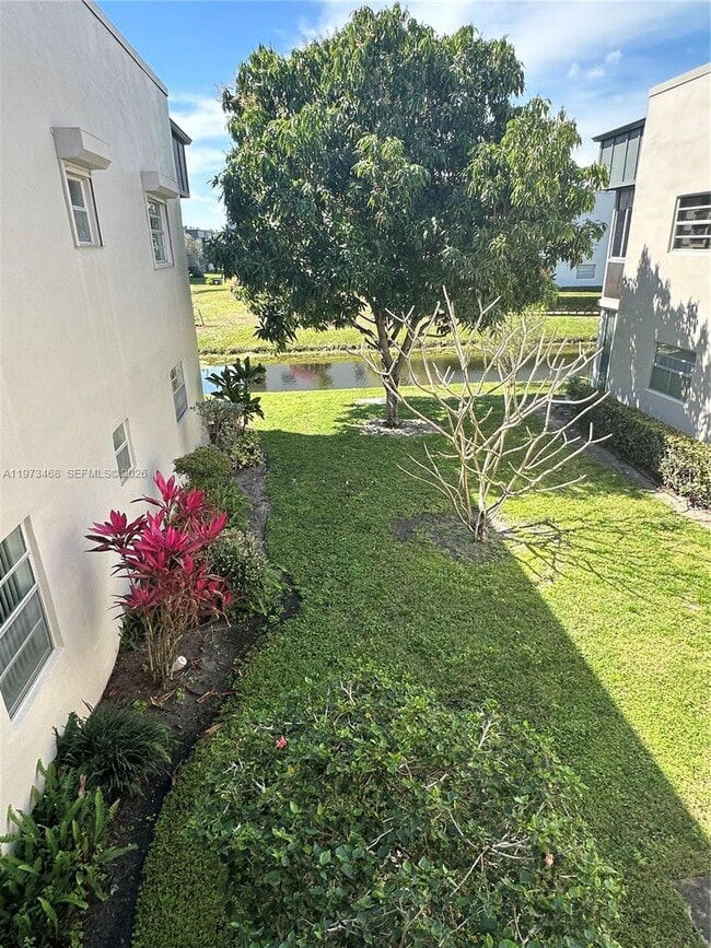 Foto del edificio - 323 Burgundy G