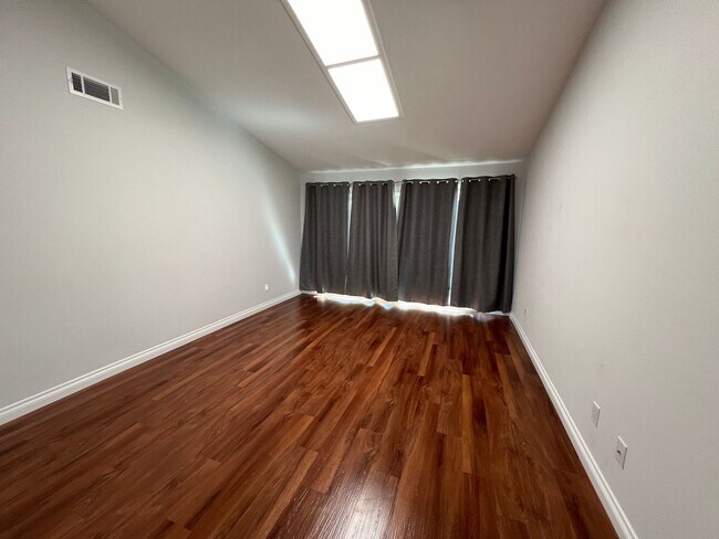 Building Photo - The Popular layout of the El Dorado in Lei...