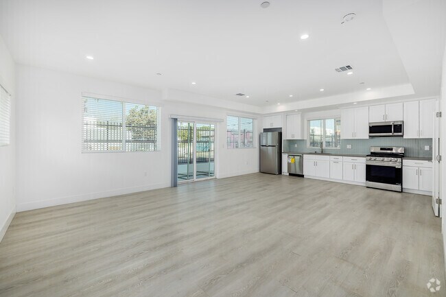 4BR, 4.5BA - 2,014SF - Kitchen & Living Room - 1301 E 27th St