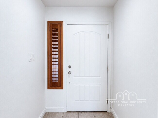 Foto del edificio - “Charming 3-Bedroom, 2-Bathroom Home in Villa Chaparral”